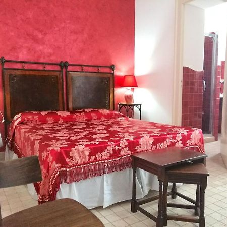Anticadimora Dei Pepe Bed & Breakfast Salve Exterior foto