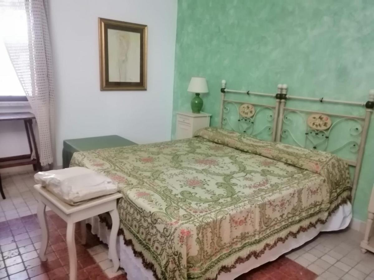 Anticadimora Dei Pepe Bed & Breakfast Salve Exterior foto