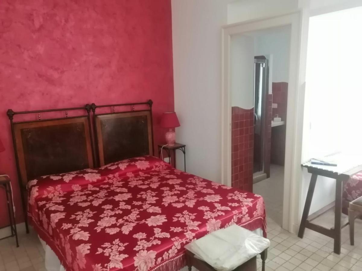 Anticadimora Dei Pepe Bed & Breakfast Salve Exterior foto