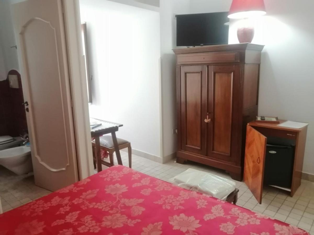 Anticadimora Dei Pepe Bed & Breakfast Salve Exterior foto