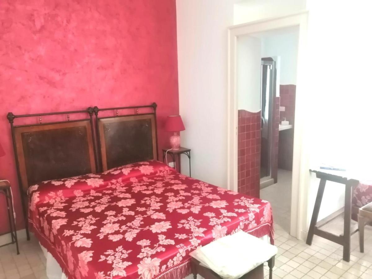 Anticadimora Dei Pepe Bed & Breakfast Salve Exterior foto