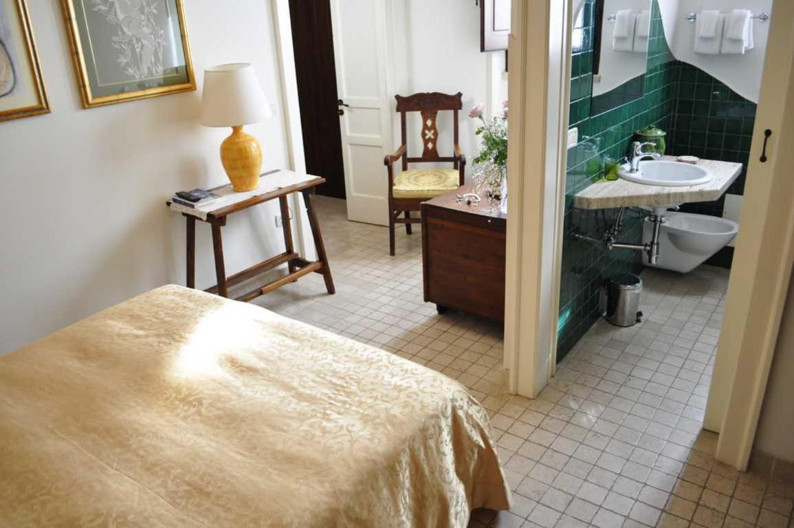 Anticadimora Dei Pepe Bed & Breakfast Salve Exterior foto
