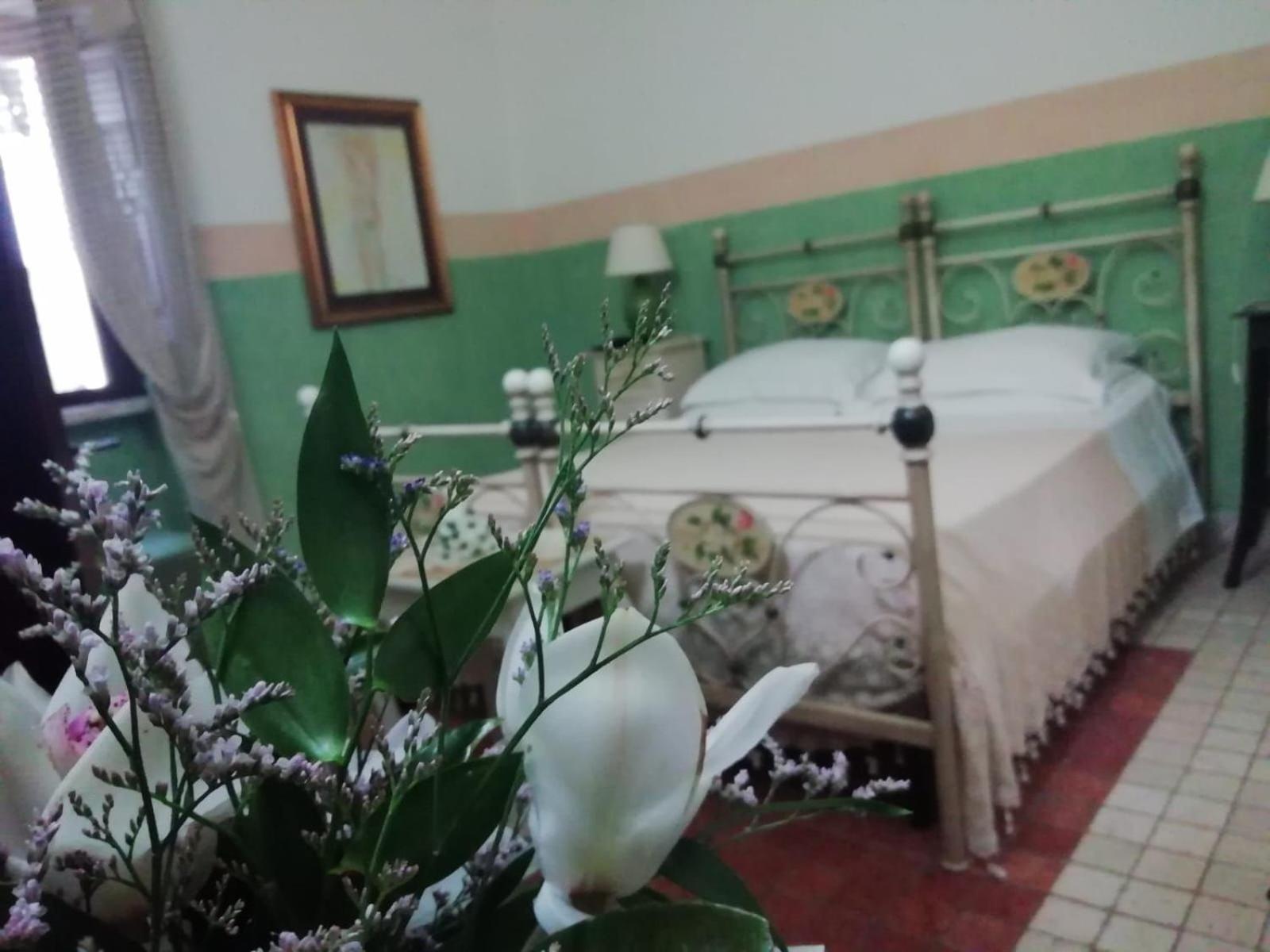 Anticadimora Dei Pepe Bed & Breakfast Salve Exterior foto