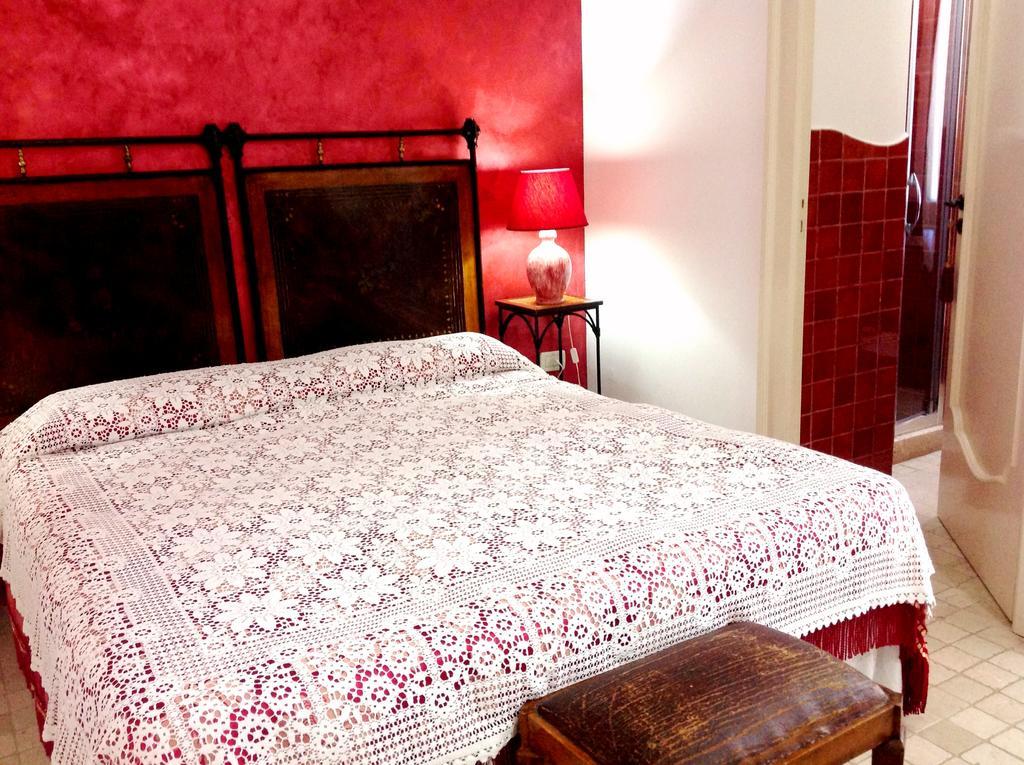 Anticadimora Dei Pepe Bed & Breakfast Salve Exterior foto