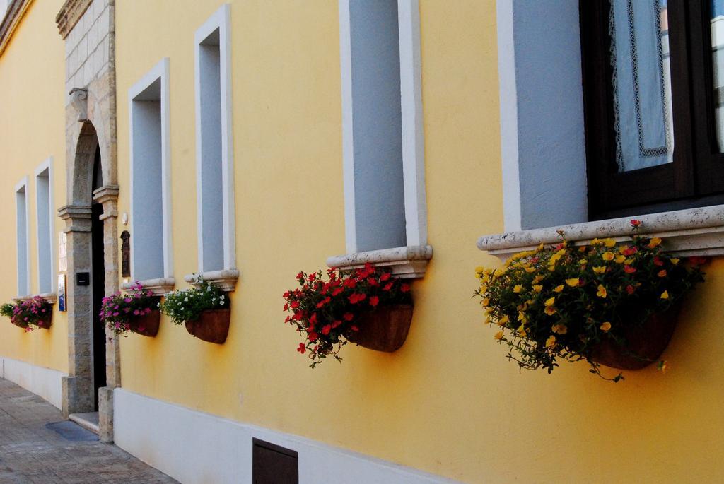 Anticadimora Dei Pepe Bed & Breakfast Salve Exterior foto