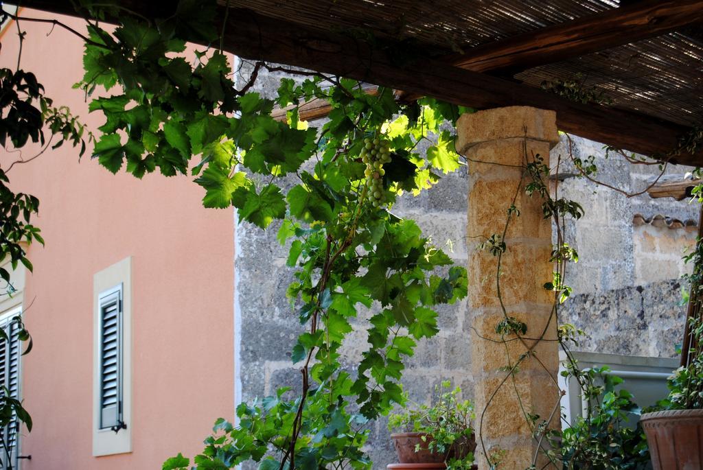 Anticadimora Dei Pepe Bed & Breakfast Salve Exterior foto