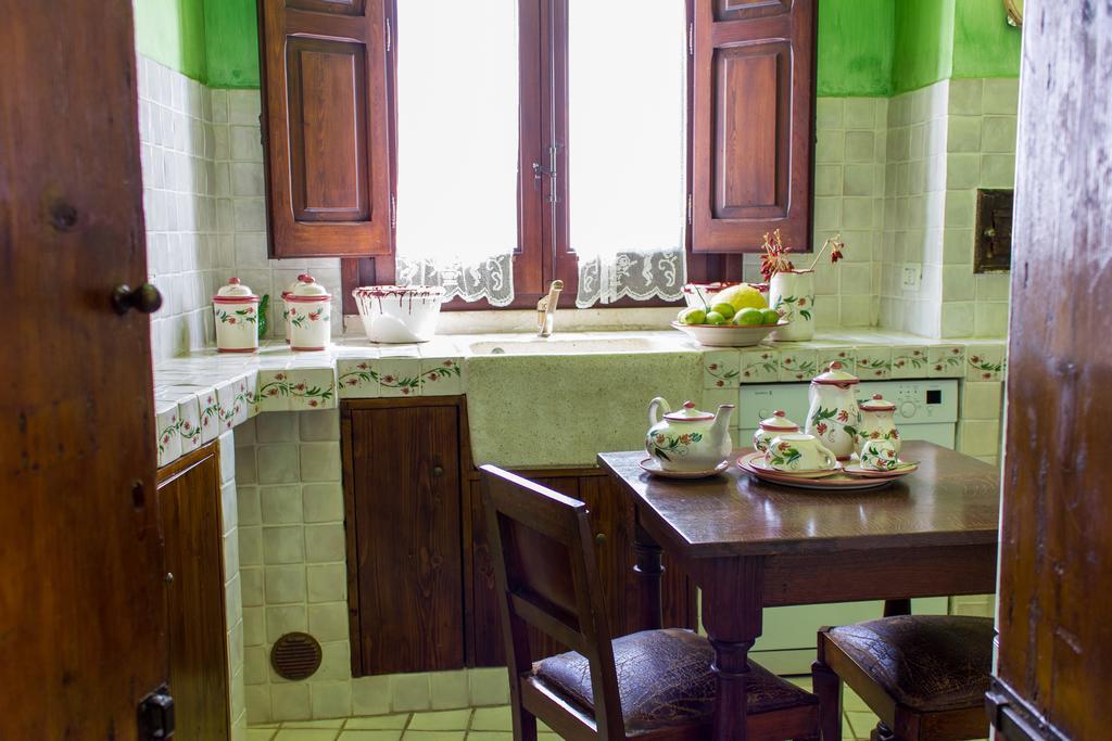 Anticadimora Dei Pepe Bed & Breakfast Salve Exterior foto