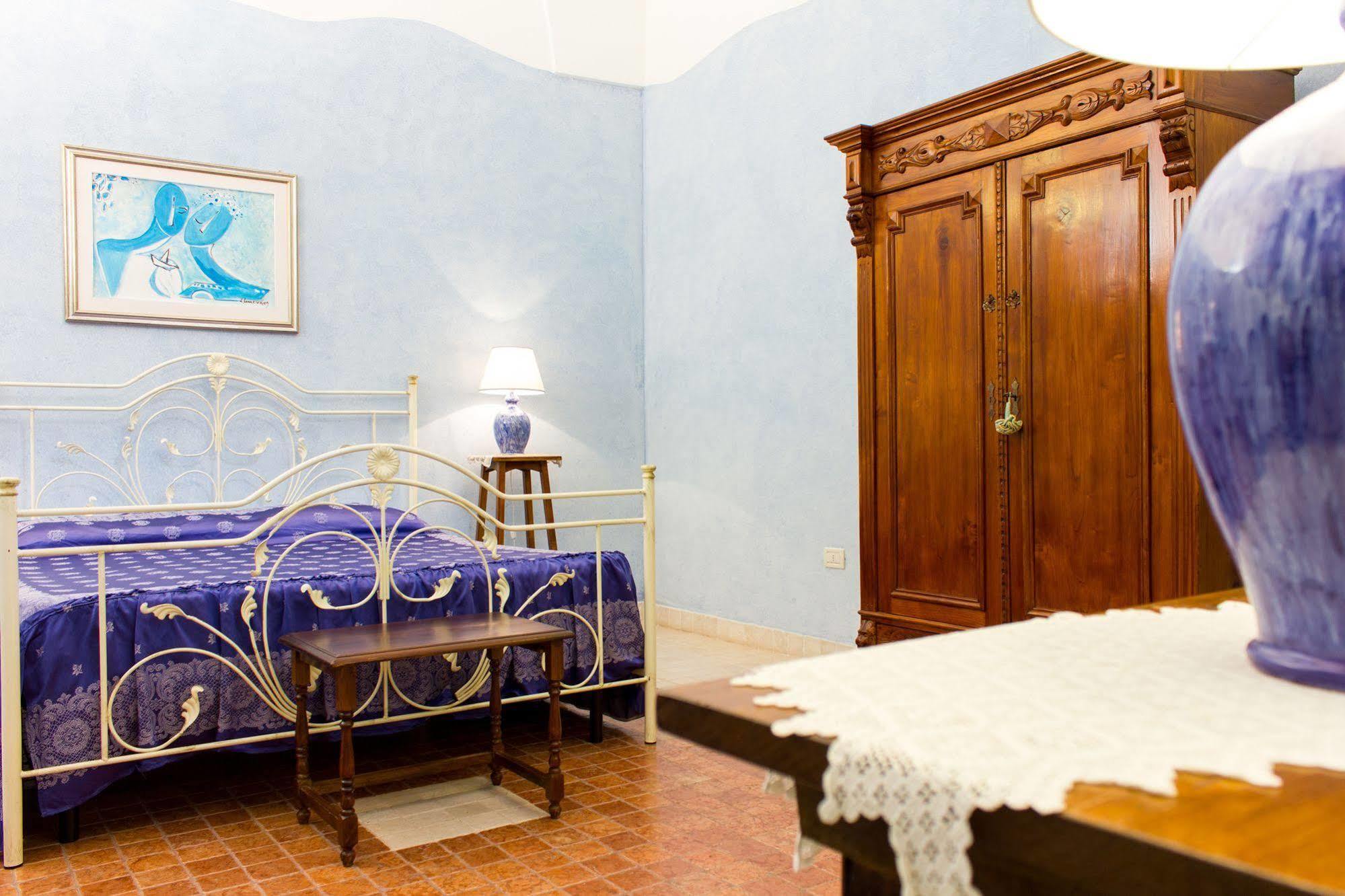 Anticadimora Dei Pepe Bed & Breakfast Salve Exterior foto