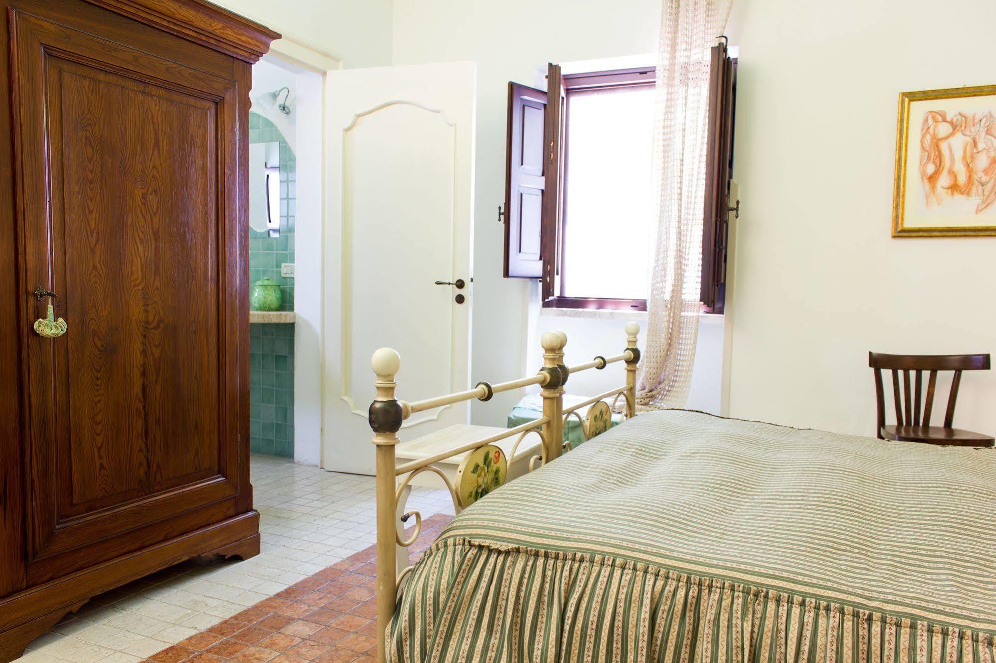 Anticadimora Dei Pepe Bed & Breakfast Salve Exterior foto