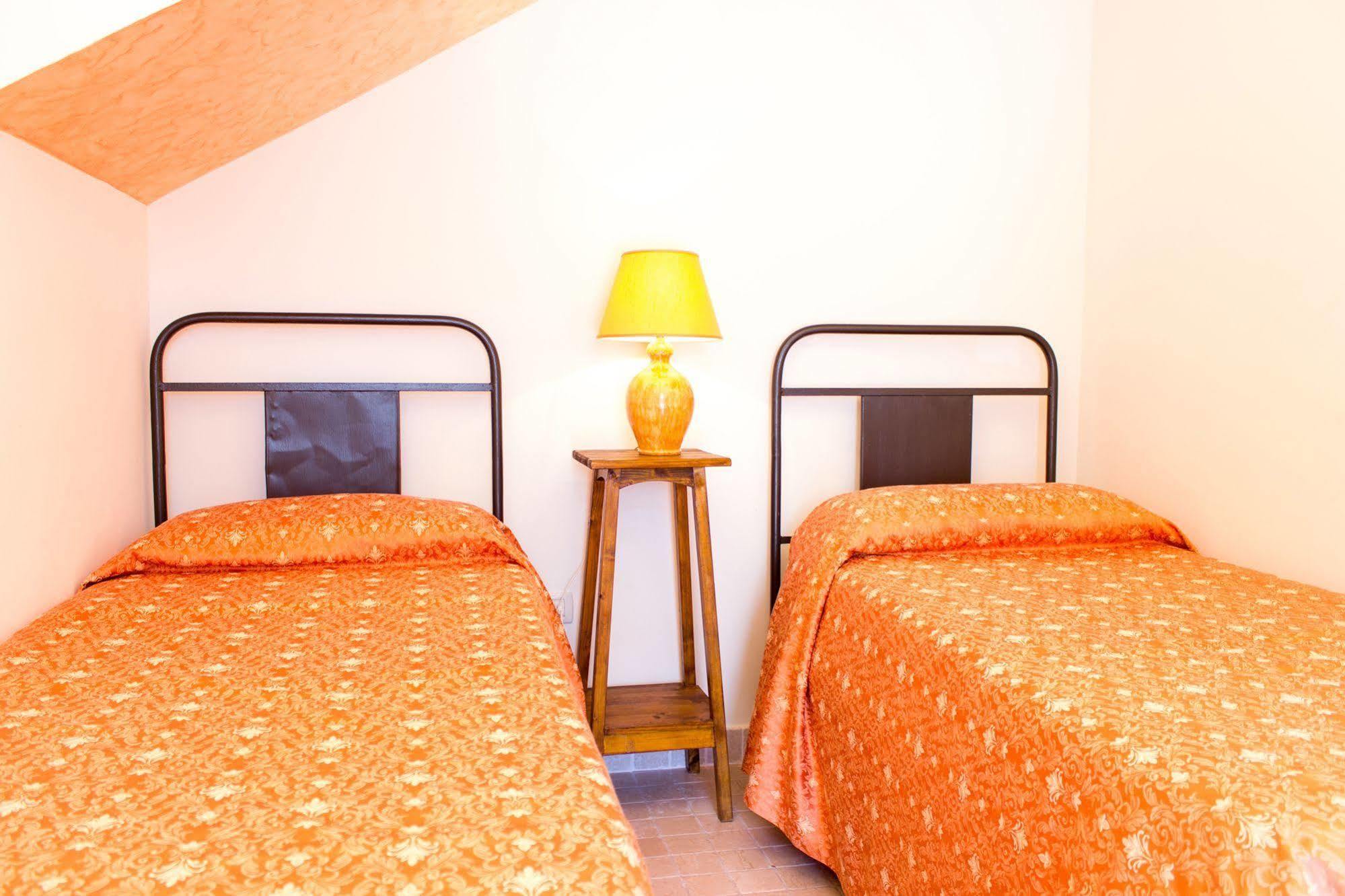 Anticadimora Dei Pepe Bed & Breakfast Salve Exterior foto