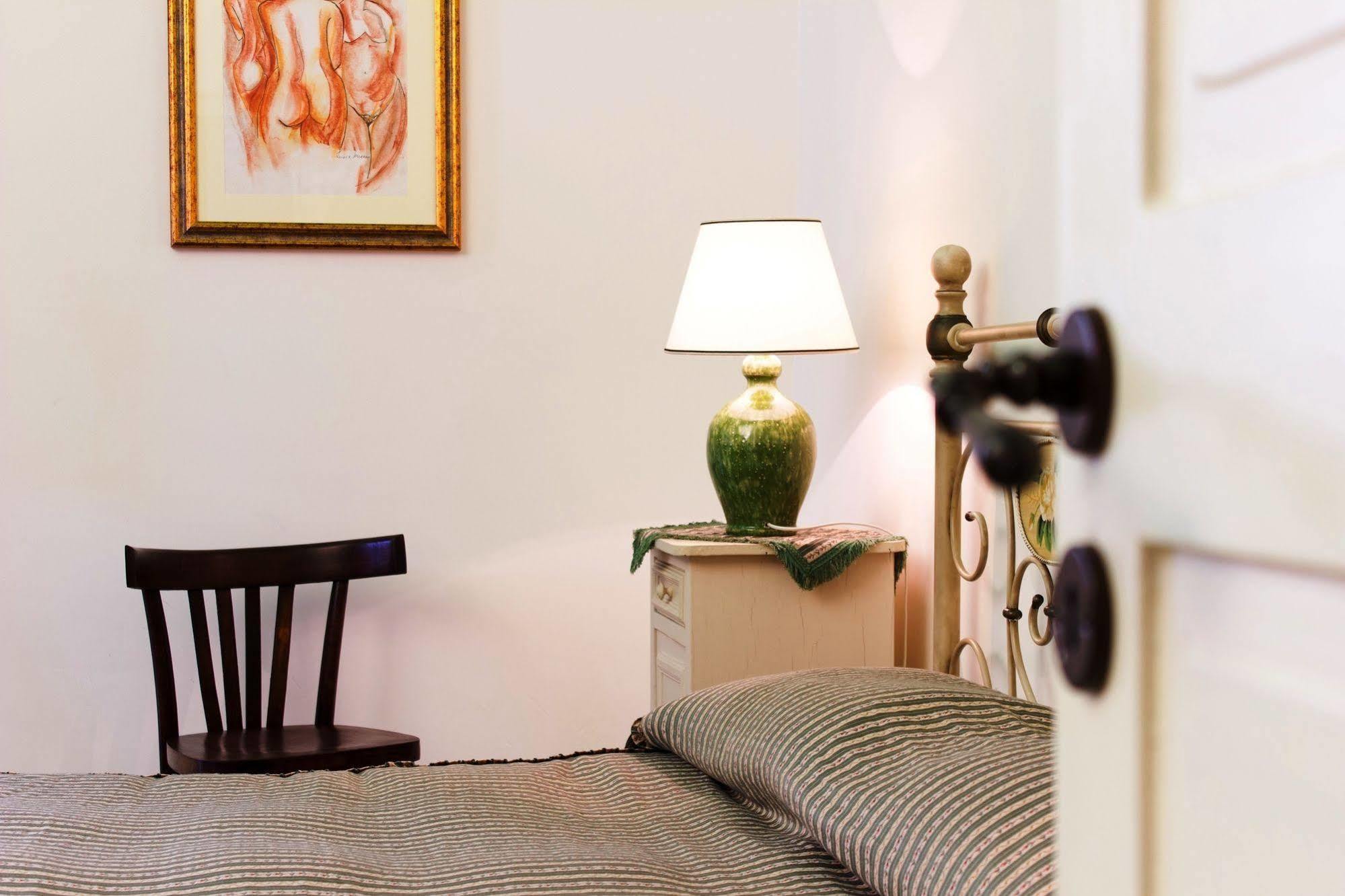 Anticadimora Dei Pepe Bed & Breakfast Salve Exterior foto