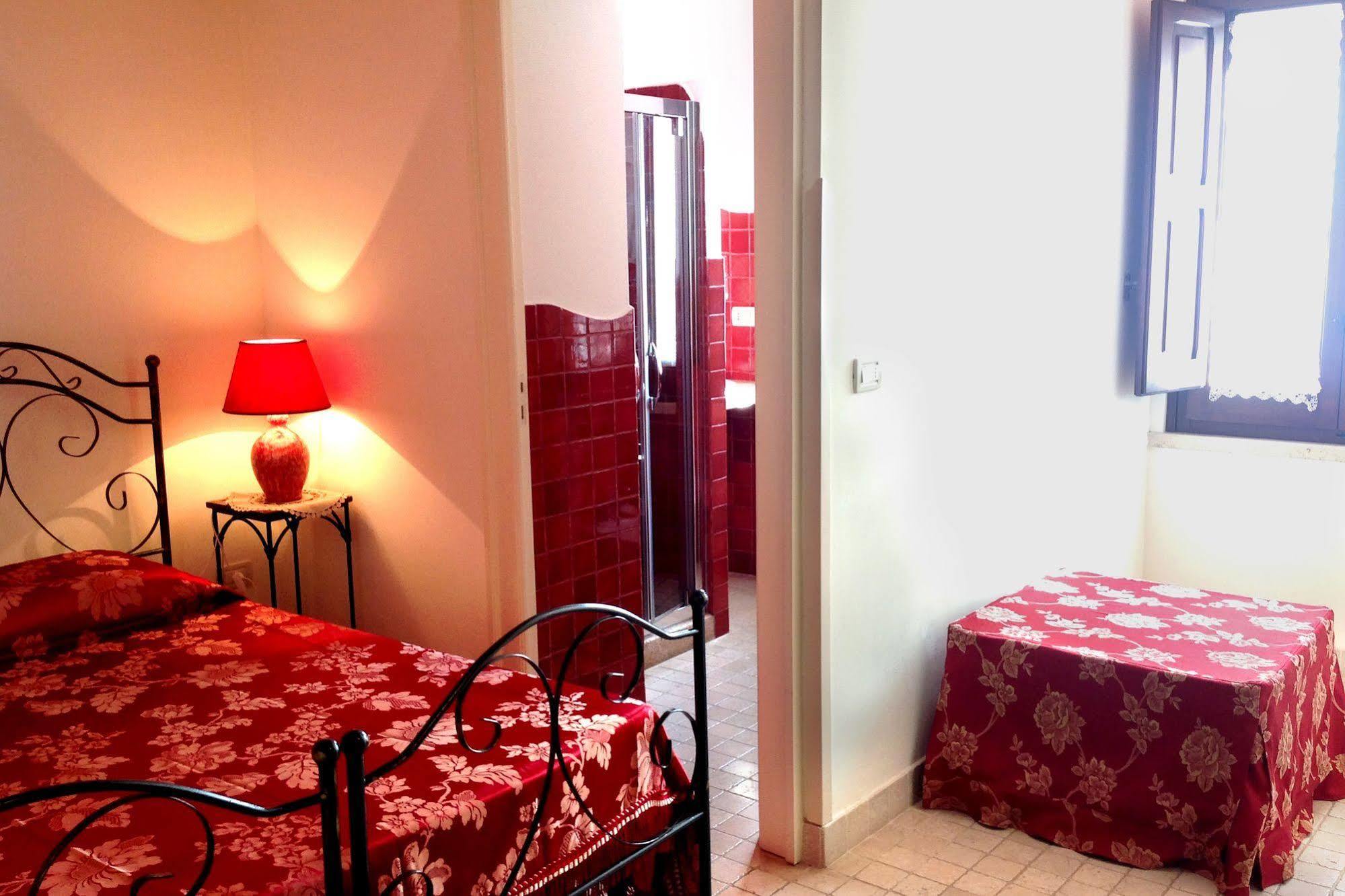 Anticadimora Dei Pepe Bed & Breakfast Salve Exterior foto